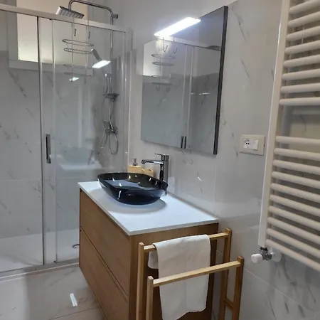 Blanc & Chic Con Giardino Daire *